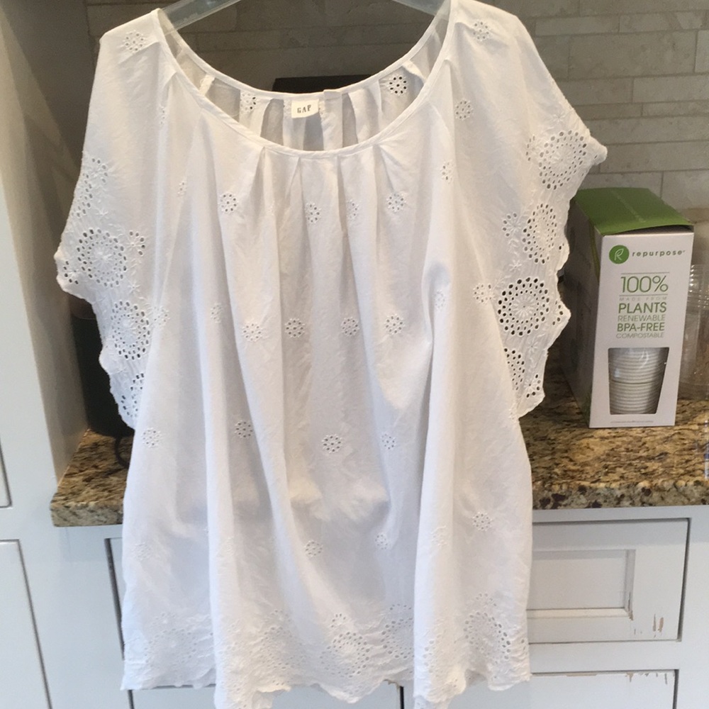 Gap XL lace short-sleeve white top.